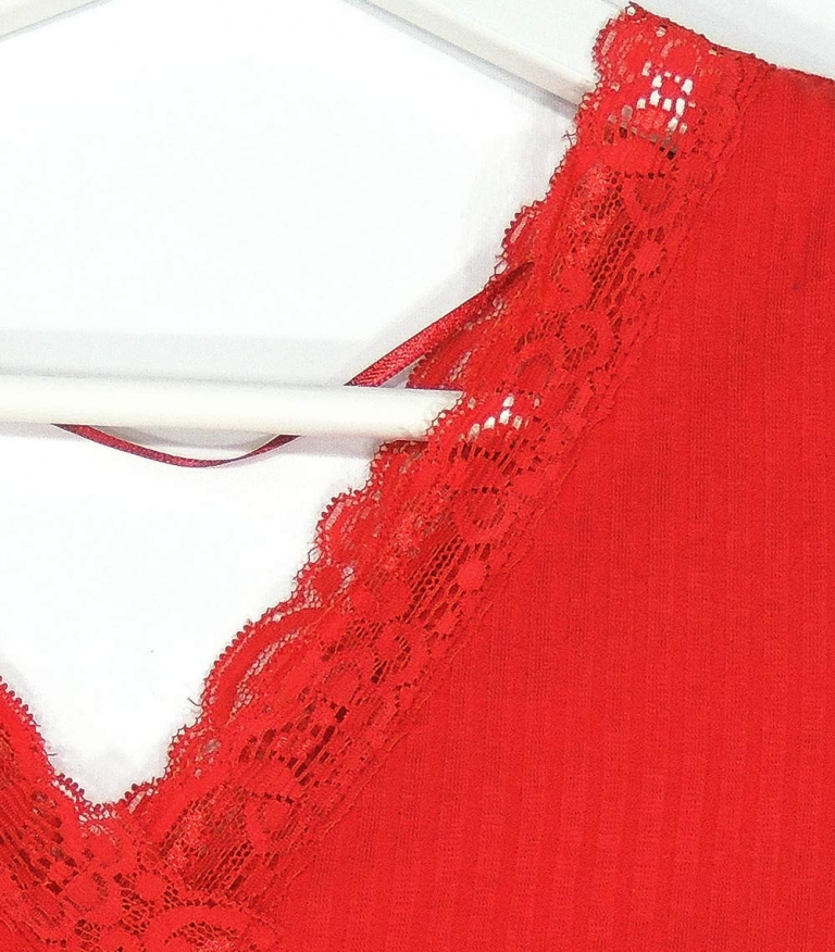 Блуза с дантела в червено* - Image 2