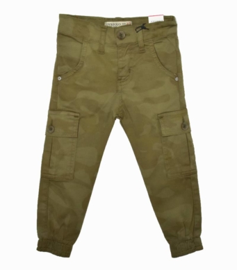 Спортен панталон в камуфлаж в зелено