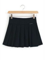 Пола в черно